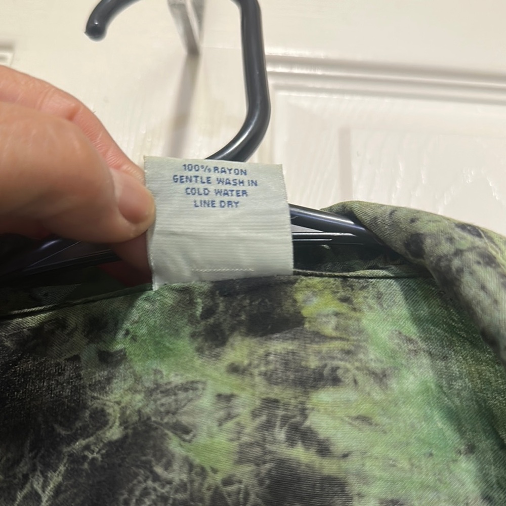 Green and Black Casual Button Down Shirt with Abstract Pattern - Picture 5 of 6